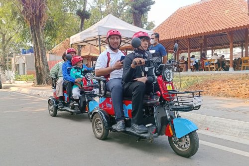 Dari Sepeda Listrik ke Motor Listrik: Begini Cara Publik Belajar EV