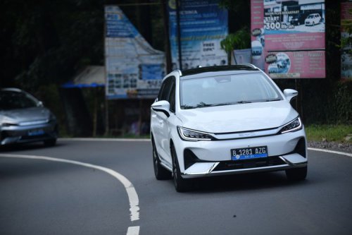 Jangan Asal Gas, Begini Cara Biar Mobil Listrik Kuat di Tanjakan