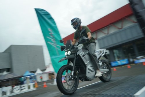 Tes Singkat Motor Listrik Baru United E-Motor RX6000 di IIMS 2026