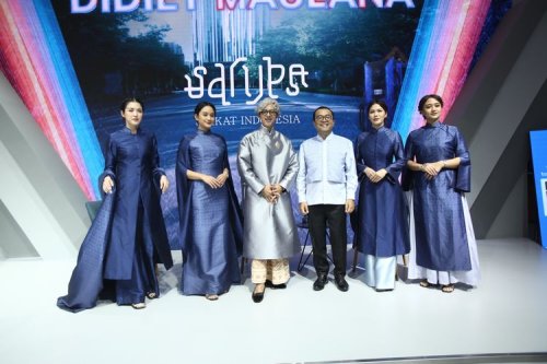 VinFast, Sentuhan Budaya Indonesia dalam Busana Usher VinFast di GIIAS 2025