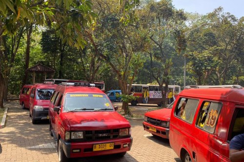 Angkutan Umum: Dulu Populer, Kini Terpinggirkan Stigma