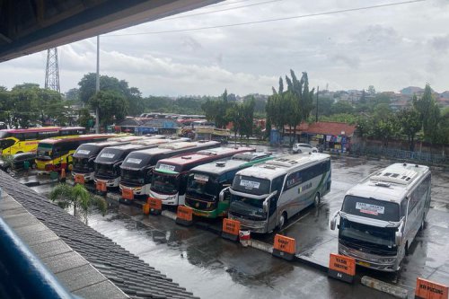 Natal 2025: Arus Mudik Mulai Padati Terminal Kampung Rambutan