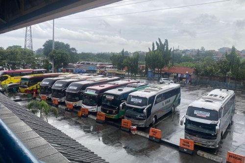 Natal 2025: Arus Mudik Mulai Padati Terminal Kampung Rambutan