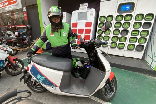 Battery Swap vs Cas di Rumah: Mana yang Lebih Cocok untuk Indonesia?