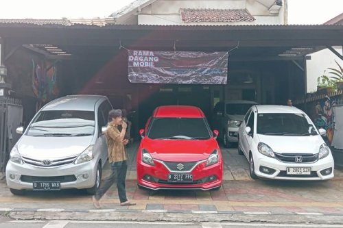 Menghadapi Perlambatan Pasar, Showroom Mobil Turunkan Harga