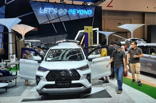 Toyota, Toyota Veloz Hybrid Mau Meluncur, Veloz Model Lama Diskon Rp 23 Juta