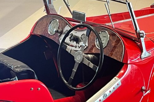 MG TC, Roadster Klasik Curi Perhatian di Automechanika Jakarta