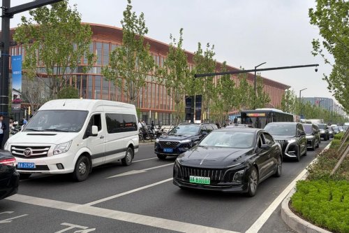 China Mulai Cabut Insentif Mobil Listrik Secara Bertahap