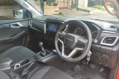 Foton eTunland vs Isuzu D-Max: Pikap EV atau Diesel untuk Medan Berat?