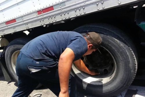 Ban Truk Sebelah Kiri Lebih Cepat Aus, Ternyata Ini Penyebabnya