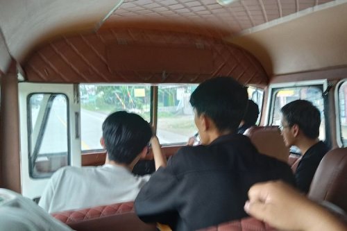 Dodge, Pengalaman Seru Naik Bus Vintage Dodge D Series di Kutoarjo