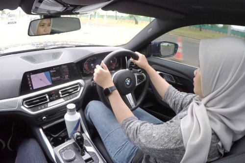 Tips Mengemudi Mobil Matik agar Lebih Hemat BBM