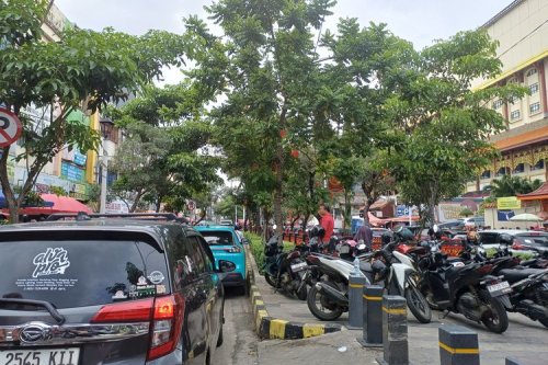 Parkir Liar Jakarta: Kesemrawutan & Pungutan Ilegal Tak Berujung