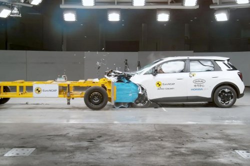 Aion UT Tes Tabrak, Seberapa Aman Mobil Listrik Rp 300 Jutaan Ini?