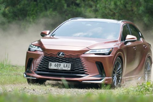 Elegansi Lexus RX450h+, Tak Luntur Meski Sudah Berusia Dua Tahun