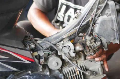 Cara Mudah Merawat Motor Karbu untuk Pemula