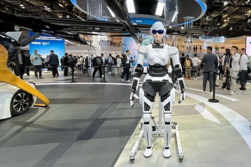Bertemu Robot Canggih Berwajah Perempuan di Auto Shanghai 2025
