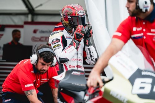 Merek Lokal Mulai Hiasi Helm Dua Pebalap Honda Team Asia