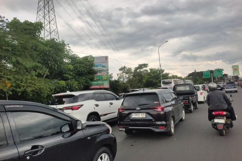Cara Menghemat BBM Mobil Matik Saat Terjebak Macet Arus Balik