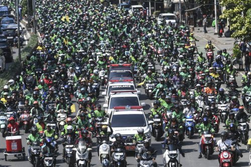 Jangan Asal Tancap Gas: Ini Etika Mengemudi Saat Ada Demo