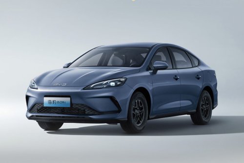 BYD Luncurkan Seal PHEV, Sekali Isi Bensin Bisa Tempuh Jarak 2.000 Km