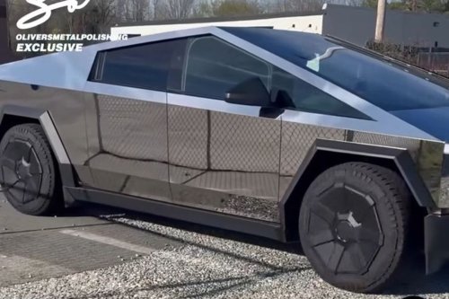 Tesla, Ketika Bodi Tesla Cybertruck Dipoles, Malah Jadi Cermin