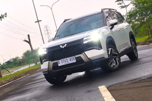 Eksion PHEV vs Destinator: Adu Performa Hybrid dan Mesin Turbo