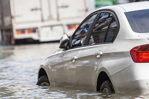 Kesalahan Umum Pengguna Mobil Hybrid Saat Banjir