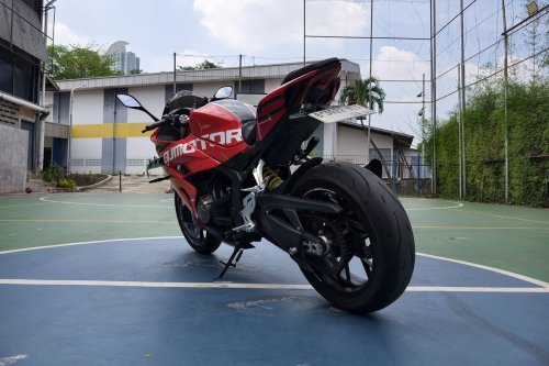 Kawasaki, Beda Rp 41 Juta, Pilih QJMotor SRK 800 RR atau Kawasaki ZX-6R?