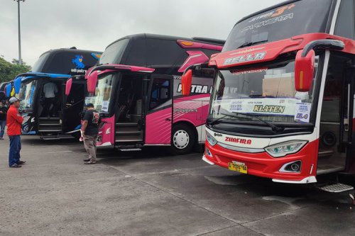 Kebiasaan Buruk Bus Saat Mudik Lebaran, Jajah Lajur Kanan