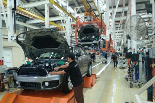 Kondisi Ekonomi Terpuruk, Sektor Otomotif Berusaha Stabil