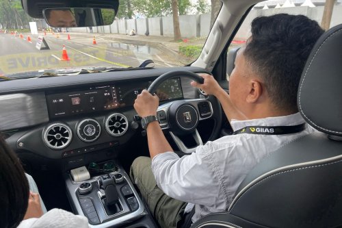 Kebiasaan Pengemudi Mobil Matik yang Bikin Boros BBM