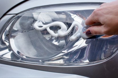 Mitos atau Fakta, Bikin Mika Lampu Mobil Kinclong Pakai Pasta Gigi?