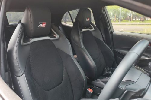 Interior Toyota GR Corolla: Simpel, Fokus untuk Pengemudi