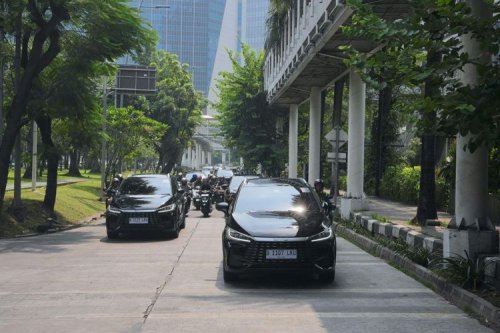 BYD, Innova Zenix Hybrid Masih Terlaris, BYD M6 DM Mulai Menempel