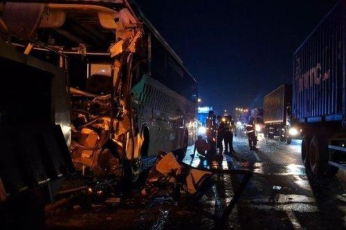Viral Sopir Bus Mengemudi Pakai Kaki, Ini Penjelasan dari Pakar