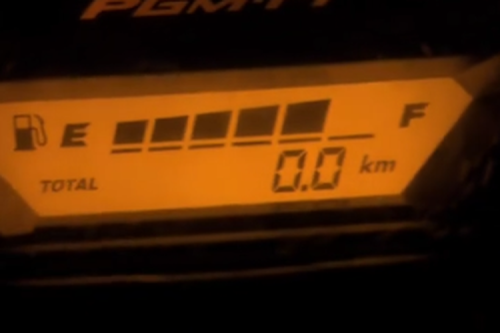Momen Odometer Sepeda Motor Sampai di Angka 99.999,9 Km