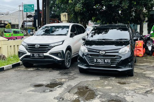 Asosiasi Jasa Penagihan Klarifikasi Soal Peran Debt Collector | Sekitar 5.000 Kendaraan Masuk Jateng Via Tol Cikatama | Kenapa Mobil Hybrid Toyota Laku Keras di Pasaran?