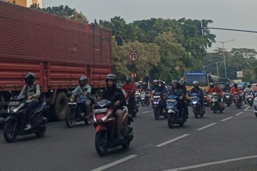Bukan Sekadar Nyetir, Pengemudi Wajib Punya 4 Hal Ini di Jalan Raya