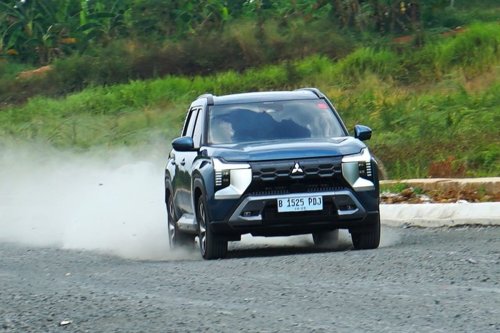 Mitsubishi, Mitsubishi Destinator, Kencan Singkat Mitsubishi Destinator, SUV Keluarga Bermesin Turbo