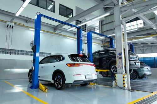 Lengkapi 22 Jaringan di Indonesia, Geely Resmikan Diler Baru