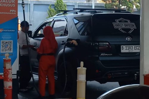 Pengamat Soroti Mobil Mewah Isi Pertalite