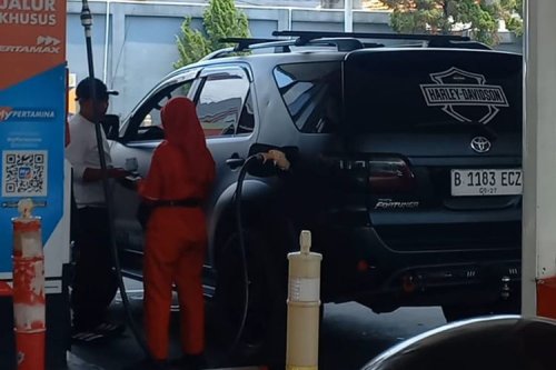 Pengamat Soroti Mobil Mewah Isi Pertalite