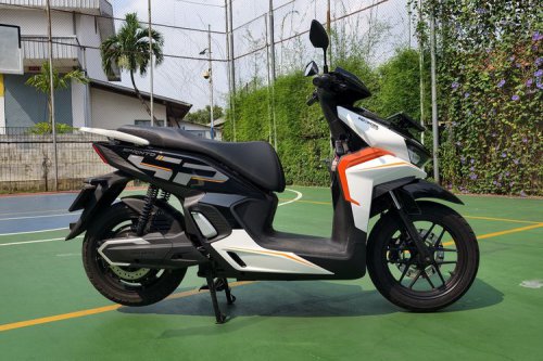 Desain Indomobil Emotor Sprinto: Skutik Listrik Gaya Konvensional