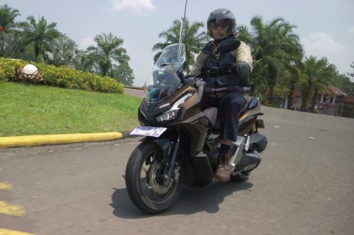 Honda, Touring, Performa dan Efisiensi Honda ADV160 RoadSync buat Harian dan Touring