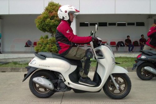 Pentingnya Menjaga Jarak Aman Saat Berkendara