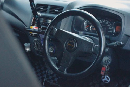 Daihatsu | Modifikasi Daihatsu Ayla: Sentuhan Shakotan dan Nuansa 90-an