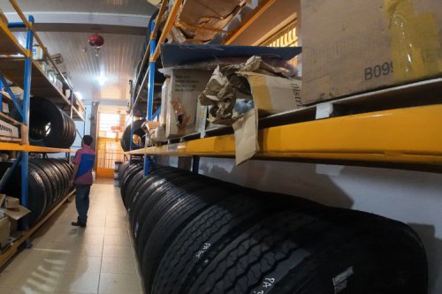 Cara PO SAN Pilih Ban Bus yang Ekonomis