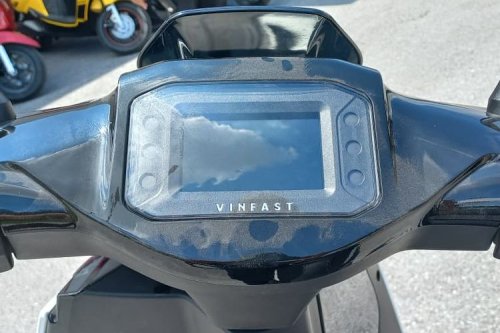 VinFast, VinFast Theon, Uji Coba VinFast Theon S: Motor Listrik Futuristik Masih Pakai Rantai