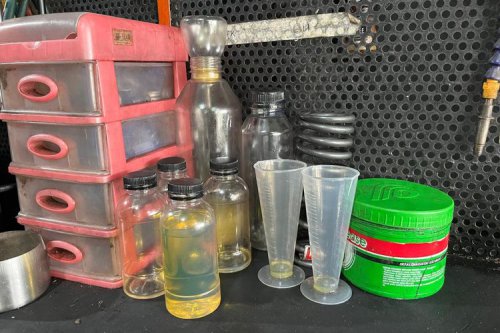 Eksperimen Rivki Gunawan: Minyak Goreng untuk Sokbreker, Efektifkah?